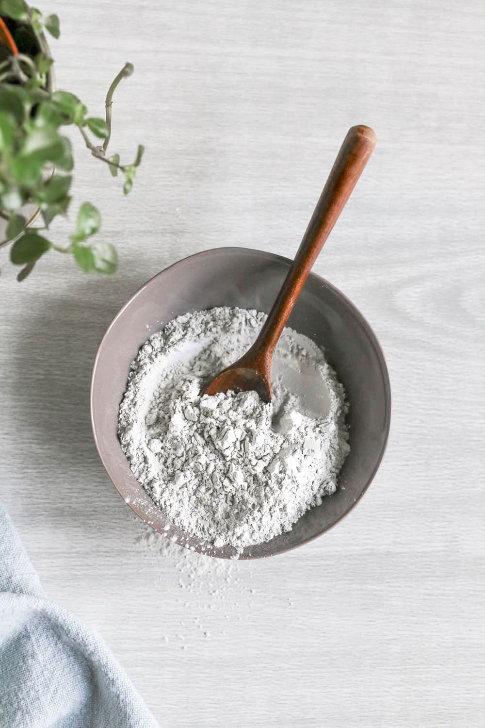 Blanchissez vos dents naturellement avec cette poudre éclaircissante maison