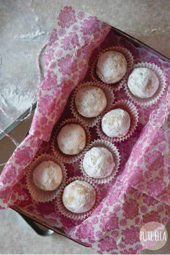 Amaretto Snowballs