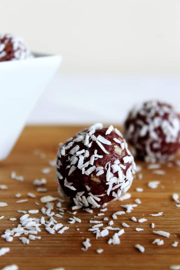 Cranberry macademia power bites