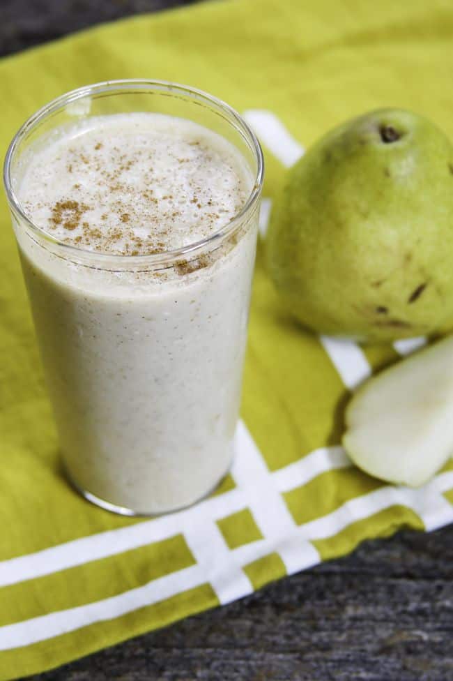 Oatmeal Pear Smoothie by Hello Glow