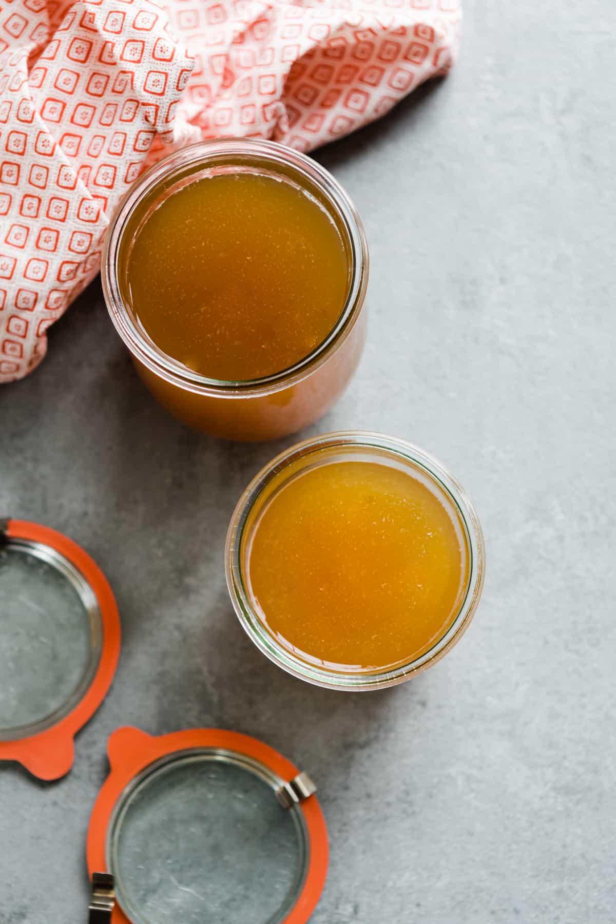 The benefits of a 7 day bone broth diet (+ a creamy pea soup recipe)