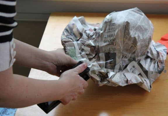 DIY Newspaper Derby Hat | HelloGlow.co