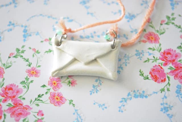 DIY clay envelope necklace - Stellaire