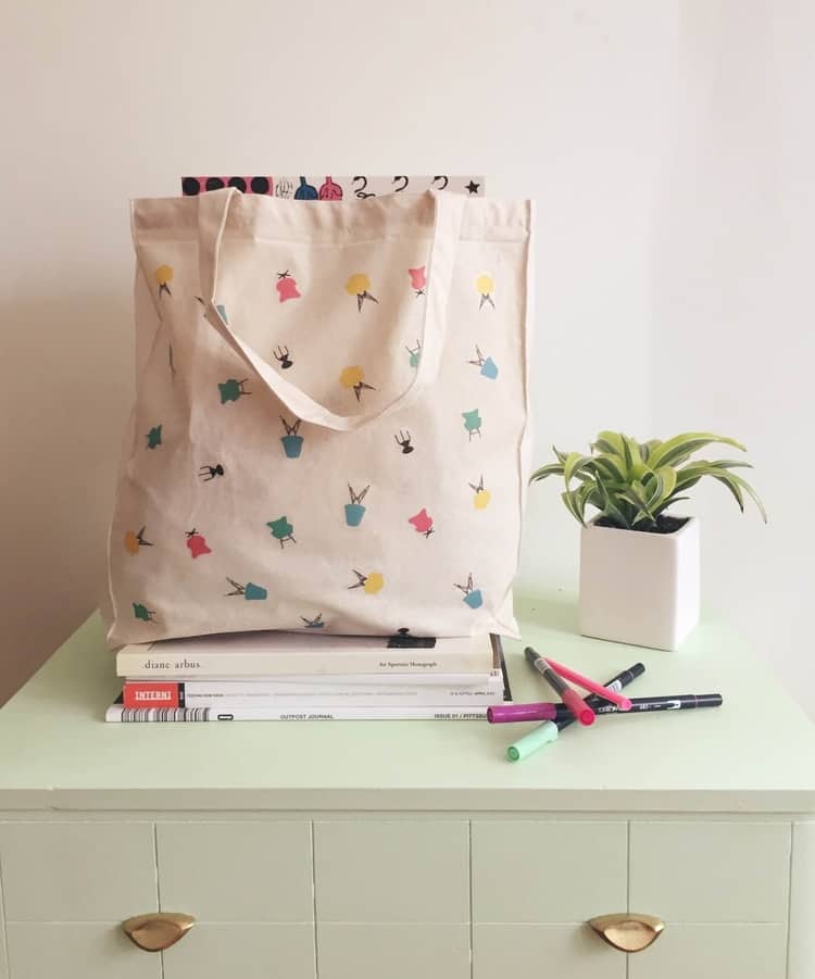 DIY decorated canvas tote bags - Crafty Nest