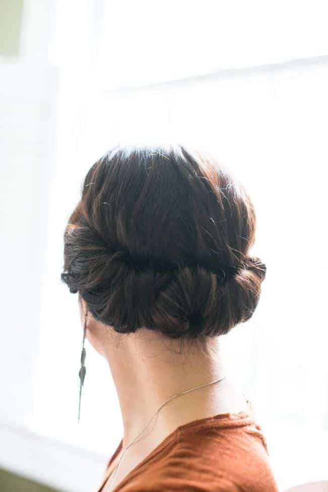 2-Minute Updo Tutorial | HelloGlow.co