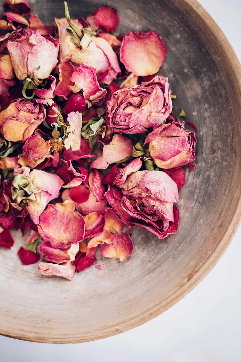 7 Best Bath Remedies For Everyday Ailments: Rose Bath 