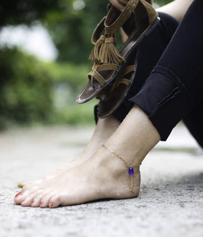 Easy Bead DIY Ankle Bracelet | HelloGlow.co