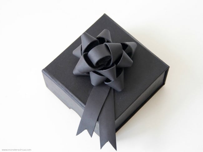 ribbon tie gift box