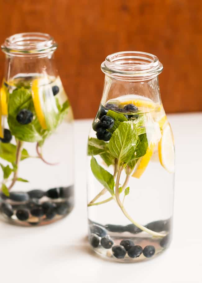 blueberry lemon mint infused water | HelloGlow.co