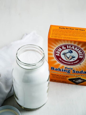 15 Beauty Uses for Baking Soda