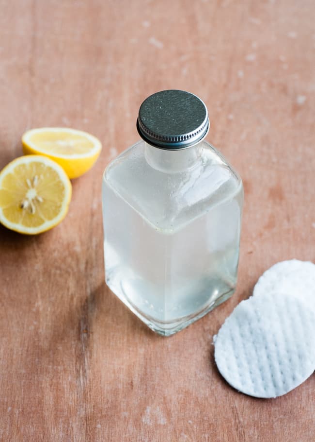 Lemon essential oil combats oily skin