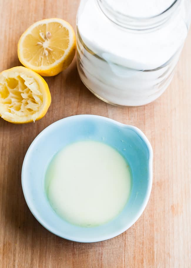 Lemon + Baking Soda Teeth Whitener | 7 Ways to Look Younger with Lemons