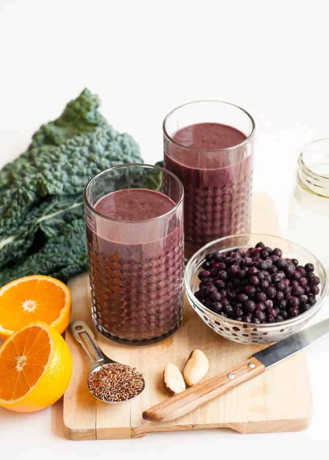 Wrinkle-Fighting Berry + Kale Smoothie | HelloGlow.co