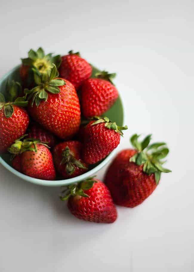 lemon and strawberry face mask