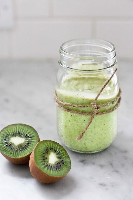 Avocado kiwi smoothie