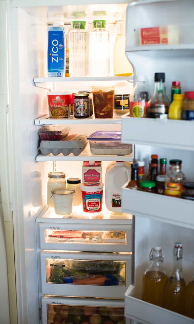 Tips for Thoroughly Cleaning a Refrigerator Both Inside and Out