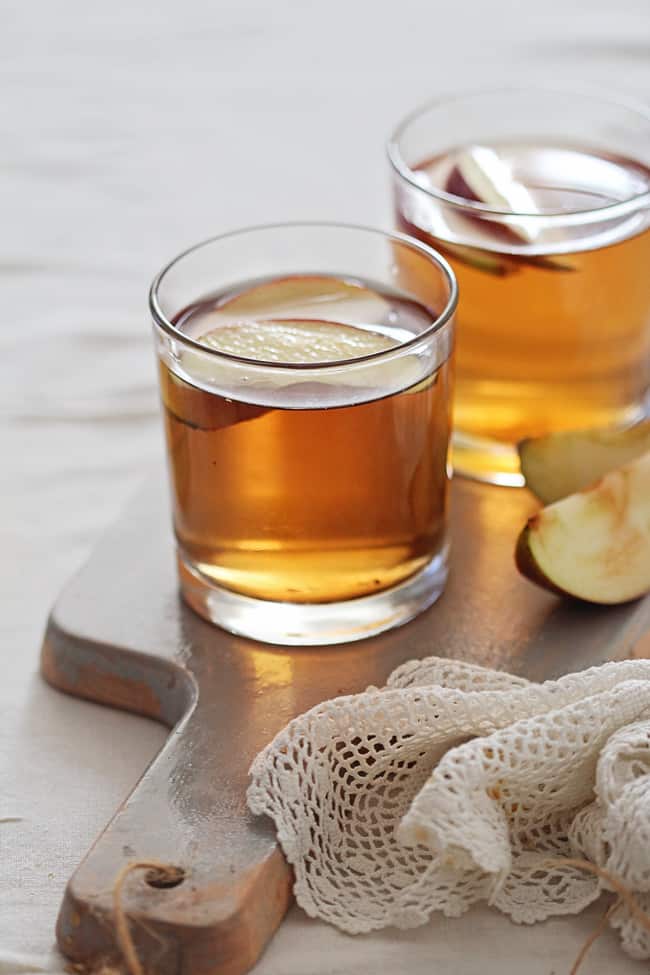 Honey Bourbon Apple Cider Cocktail | HelloGlow.co