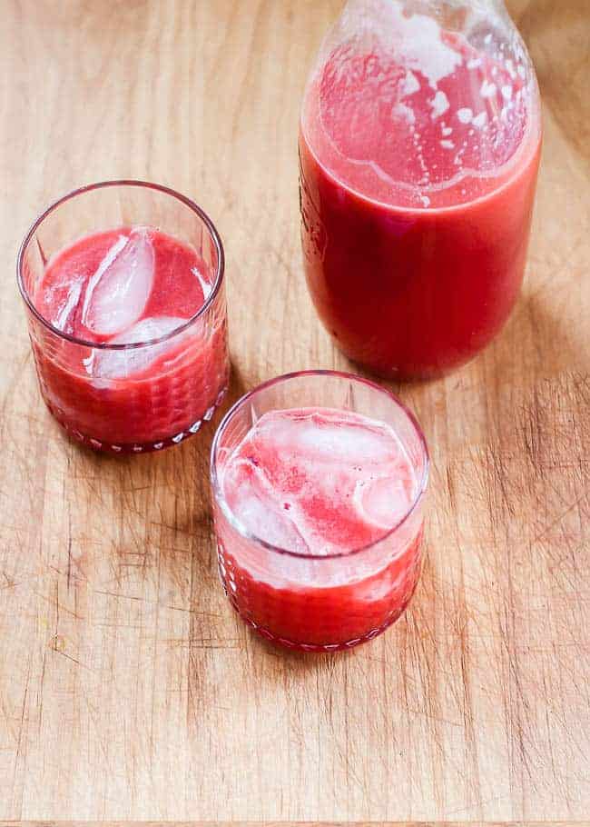 Strawberry Hisbiscus Lemonade | HelloGlow.co