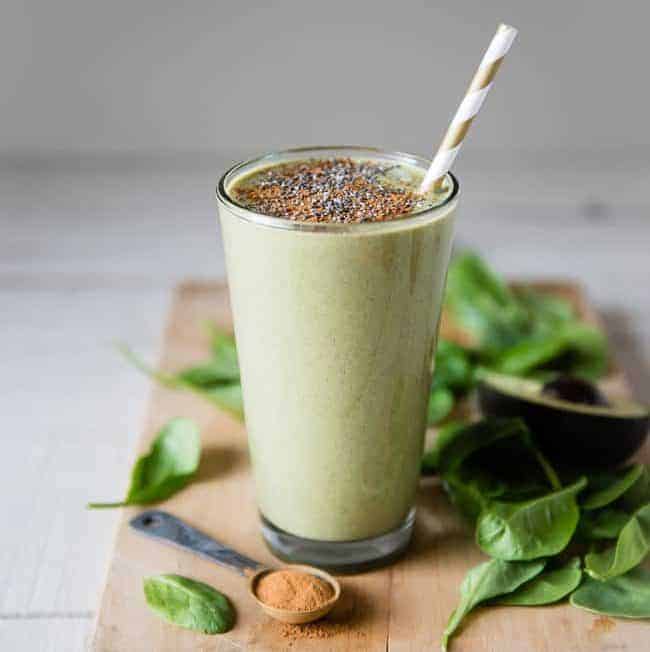 Gingerbread Cookie Green Smoothie | HelloGlow.co