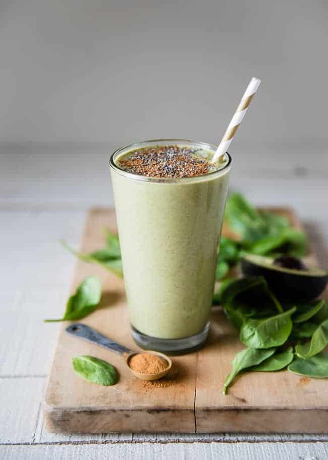 Gingerbread Cookie Green Smoothie | HelloGlow.co