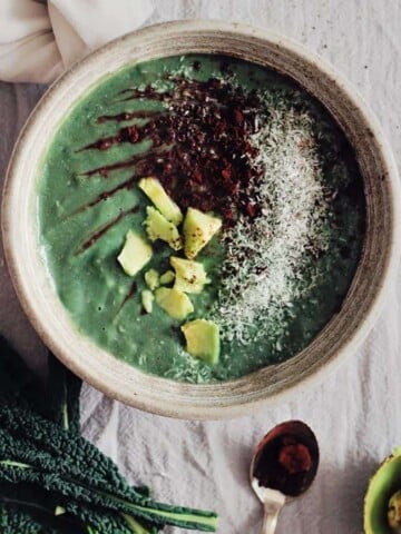 Chocolate-Mint Green Smoothie Bowl