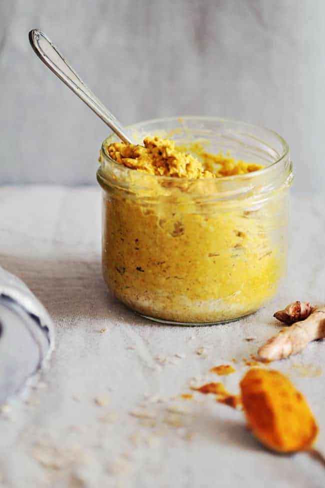 Turmeric and mask cream sour Golden Ingredient: