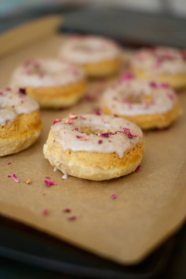 12 All-Natural Pink and Red Recipes That Are Still a Treat - Cardamom & rose petal donuts | Hello Glow