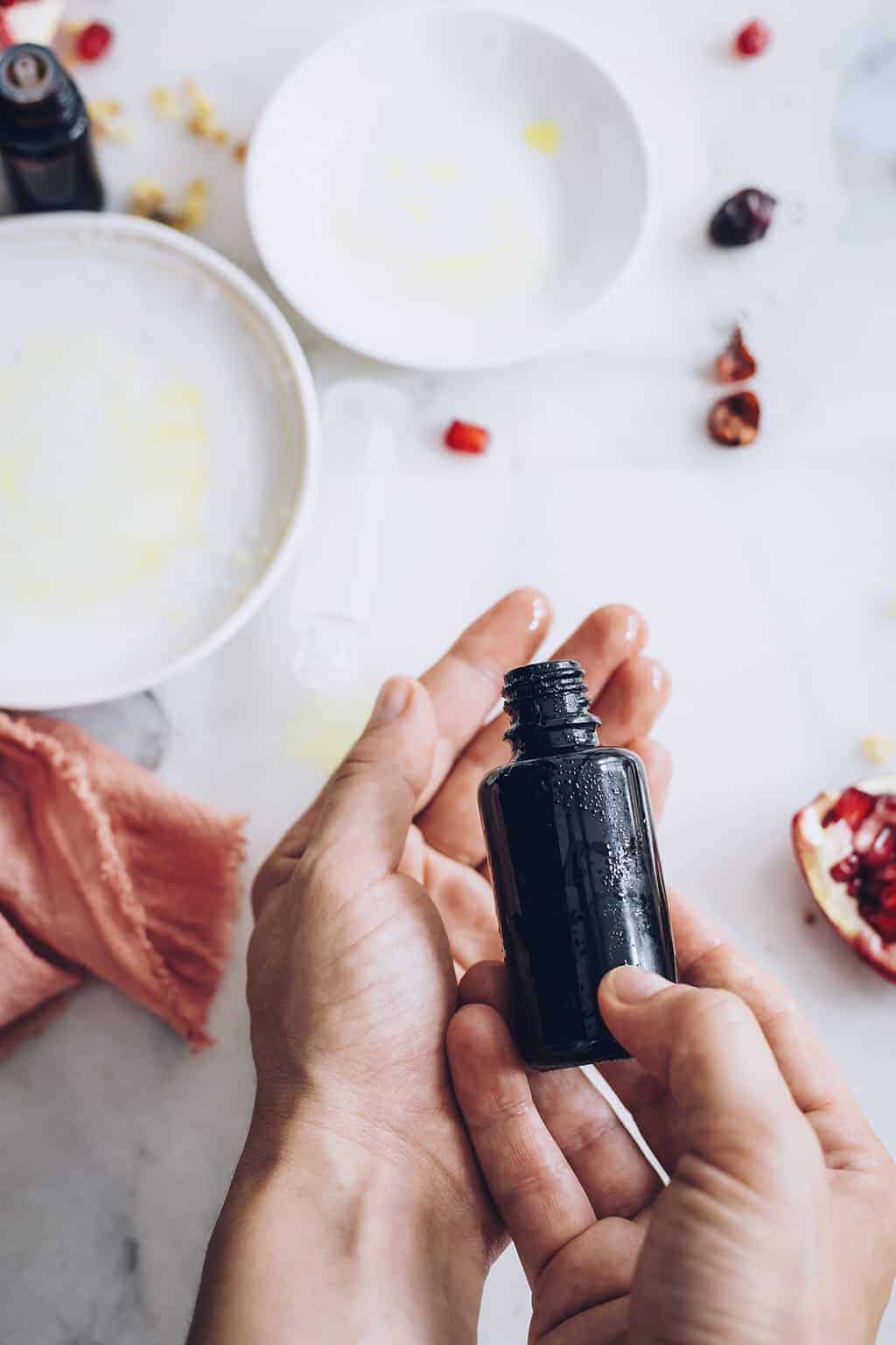 Rosehip Oil for Skin: Benefits and 10 DIY Ways to Use It