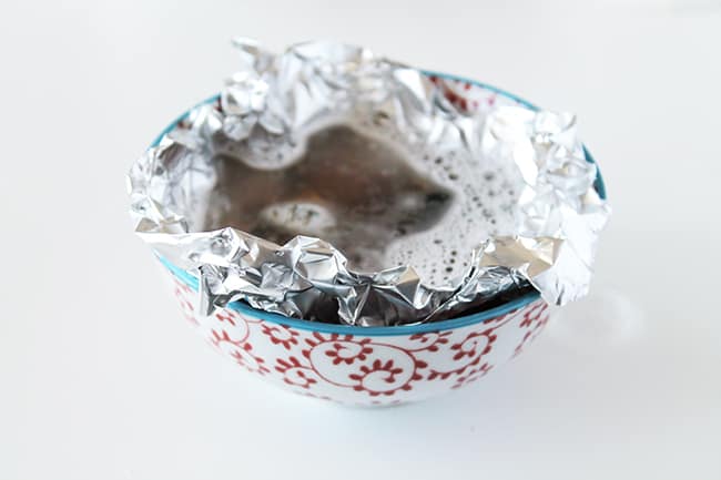 Homemade silver cleaner on sale with aluminum foil