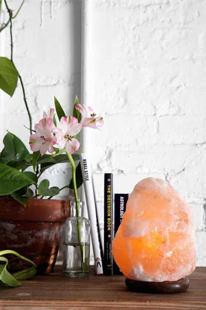 himalayan salt lamp smells bad