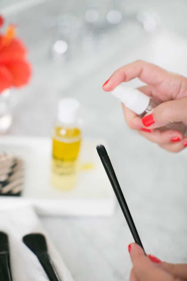 Cleaning makeup brushes with witch hazel
