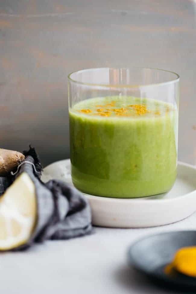 4 Spicy Green Smoothies to Keep You Healthy This Winter - Hello Glow