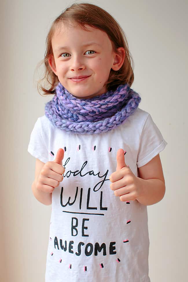 DIY: Finger Knit Scarf | Stephanie Stanesby for HelloGlow.co