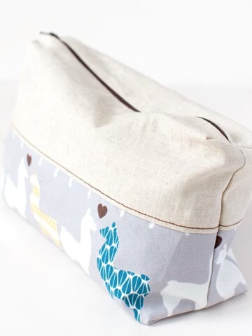 DIY zipper pouch| Stephanie Stanesby for HelloGlow.co