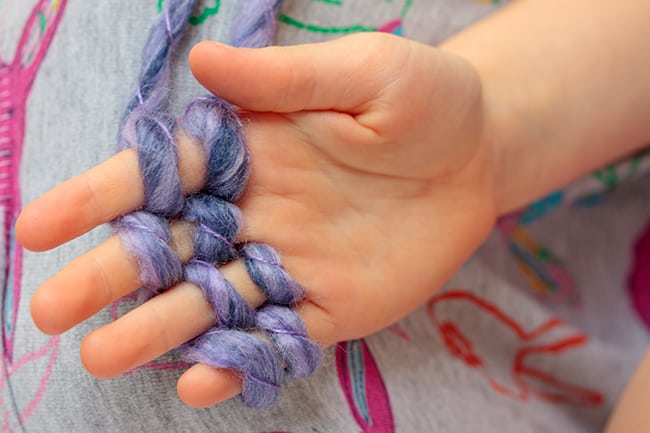 DIY: Finger Knit Infinity Scarf