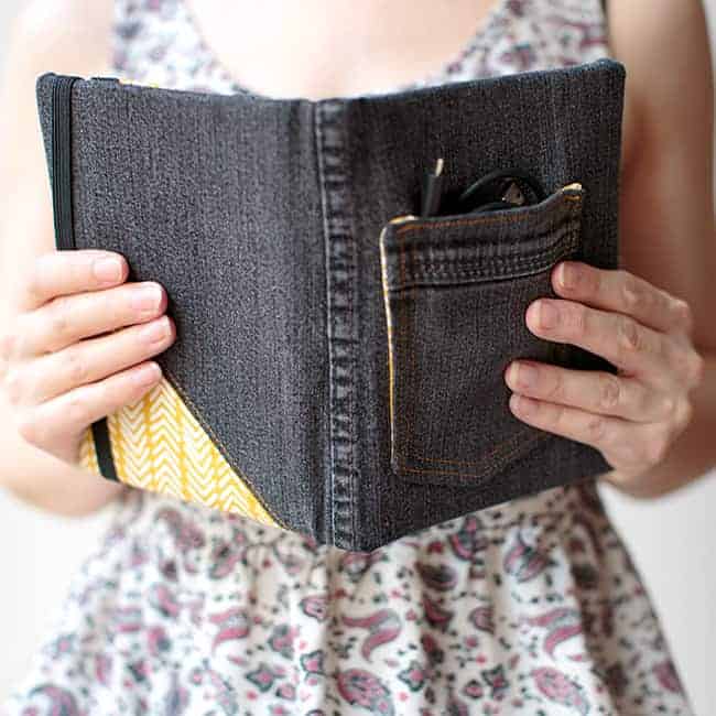 DIY E-reader Cover| Stephanie Stanesby for HelloGlow.co