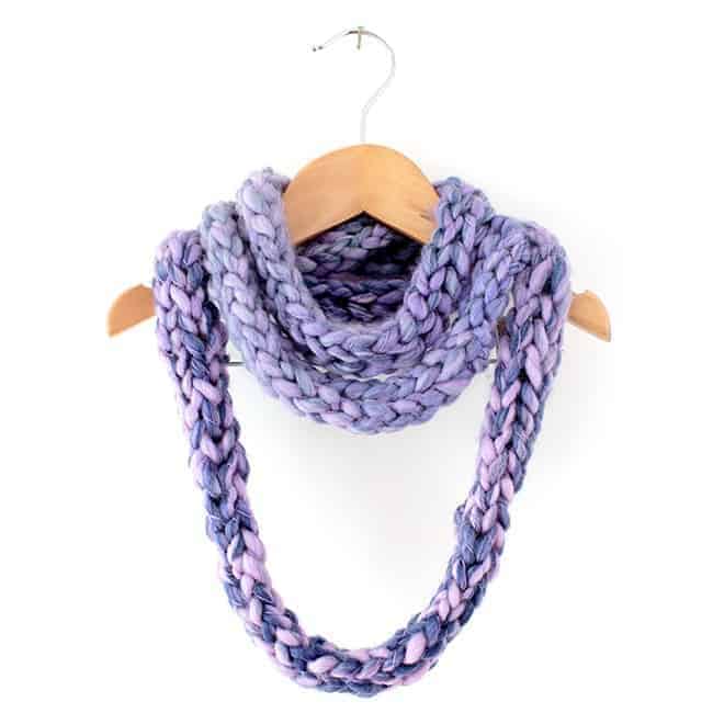 DIY: Finger Knit Scarf | Stephanie Stanesby for HelloGlow.co