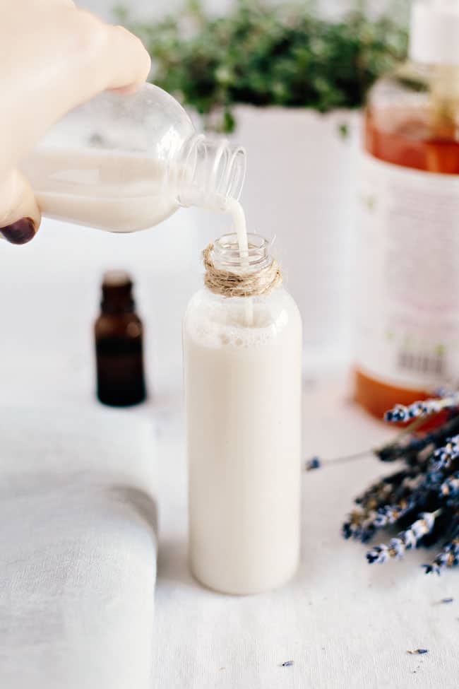 غسول الجسم بحليب جوز الهند |  11 وصفة لغسيل الجسم محلية الصنع