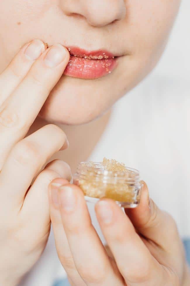 All-Natural DIY Sugar Lip Scrub with Honey