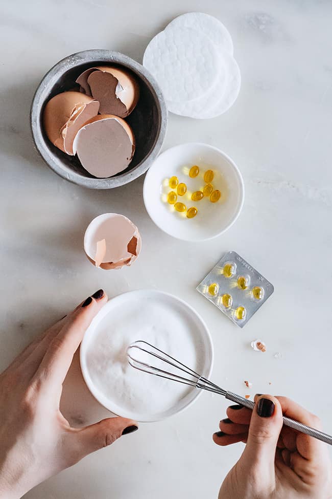 Egg and vitamin E eye mask