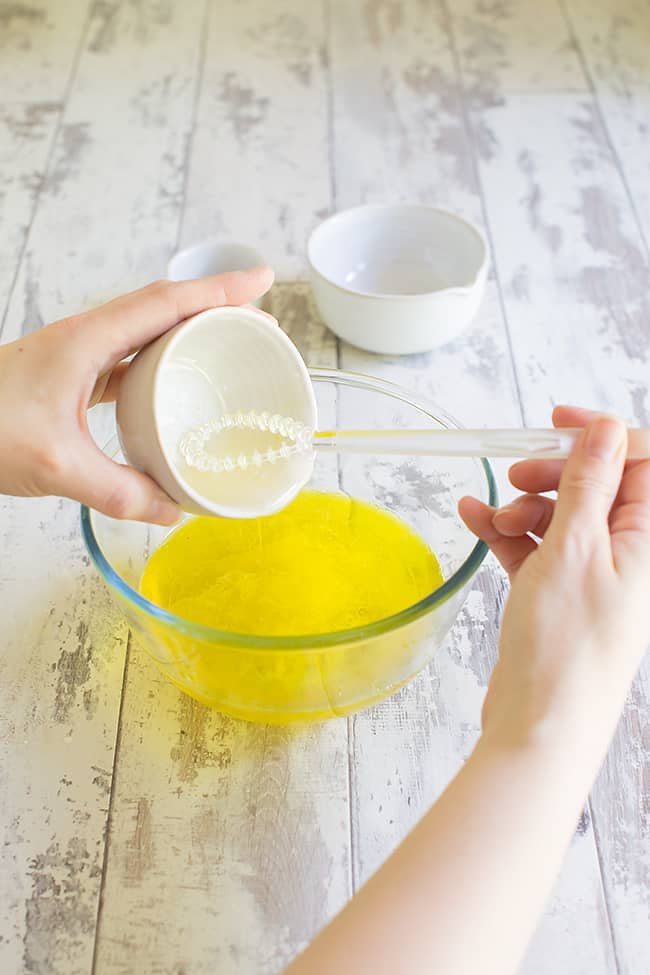 adding color and essential oils to jelly soaps