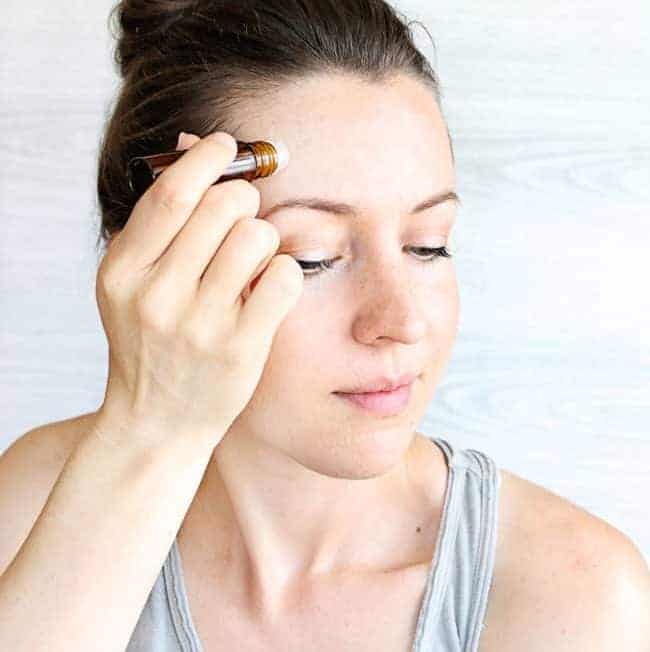 How to use essential oils for headaches, including an easy roll on recipe blend