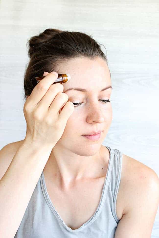 How to use essential oils for headaches, including an easy roll on recipe blend