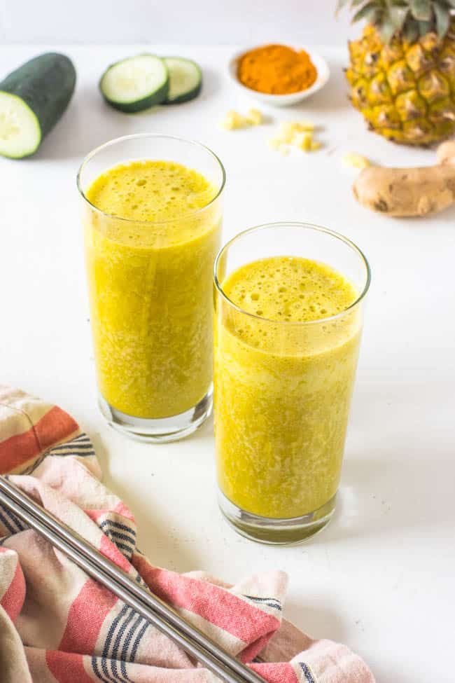 6-Ingredient Bloat-Busting Pineapple Smoothie - Hello Glow