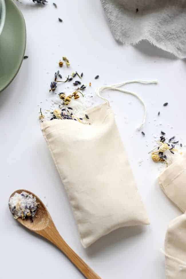 Tub tea with reusable muslin bags