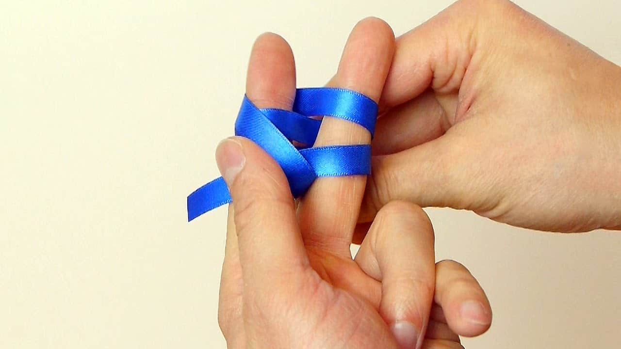 How to Make a Simple Gift Bow - Typically Simple