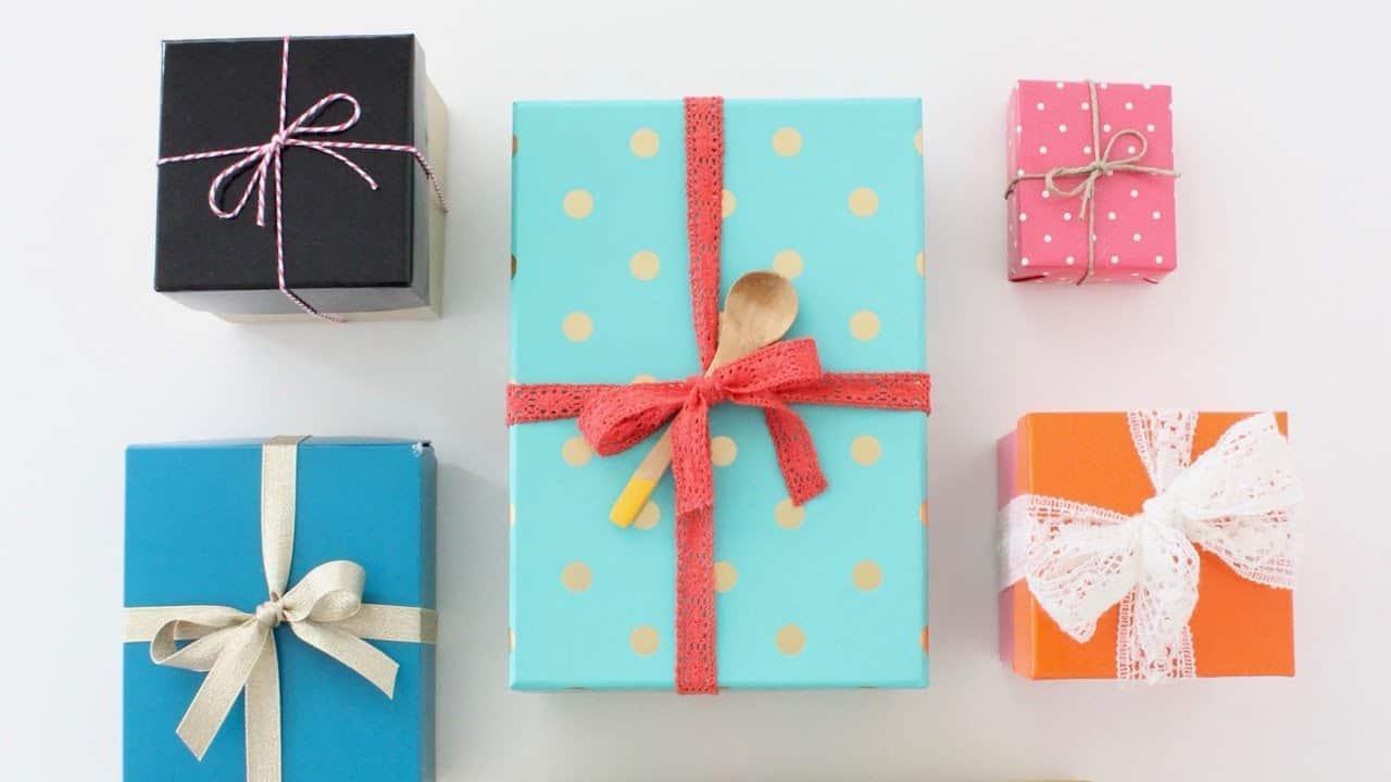 Gift Wrapping and Ribbon Bow Tutorial