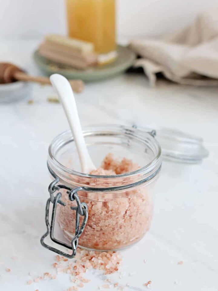 Exfoliate + Moisturize With These Citrus-Rose Sugar Scrub Bars | Hello Glow