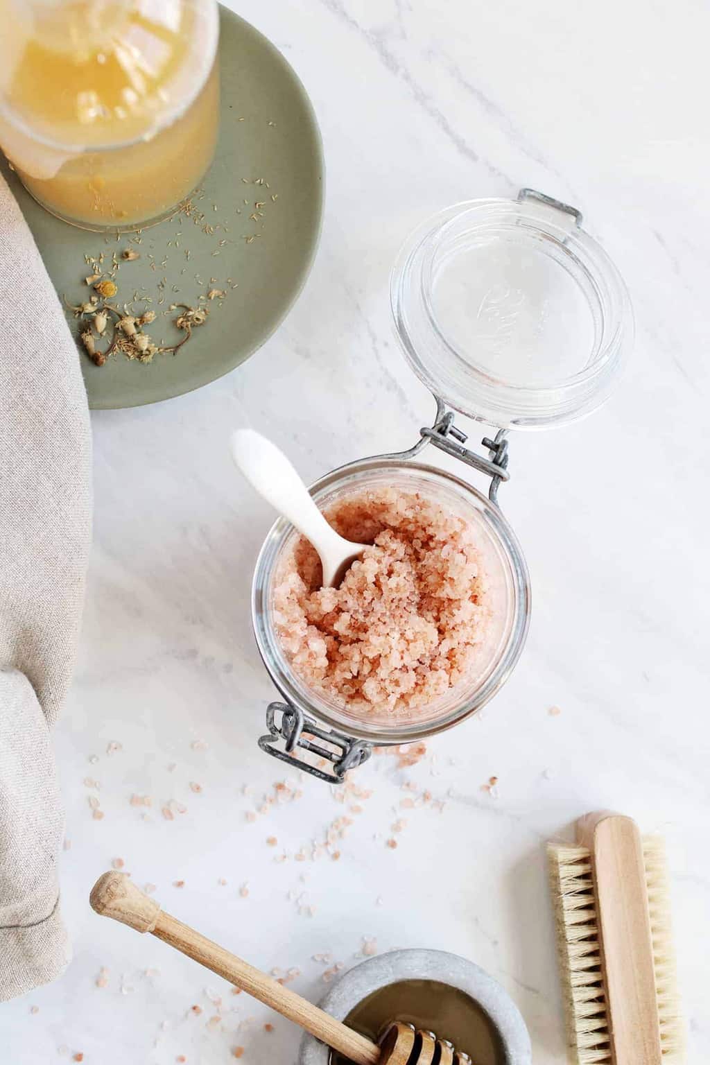 This detoxifying apple cider vinegar scrub uses finely ground pink Himalayan salt to slough away dead skin and deep clean hair follicles.
