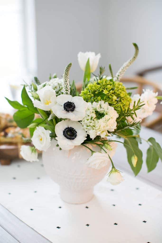 How To Make A Stunning Modern White Flower Arrangement Hello Nest 5058